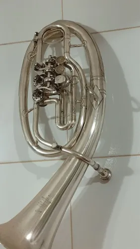 Tuba Vagneriana do século passado - importado Geneve