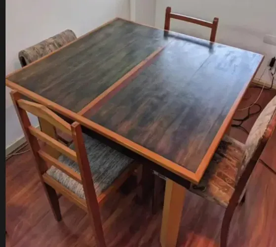 MESA QUADRADA DE MADEIRA