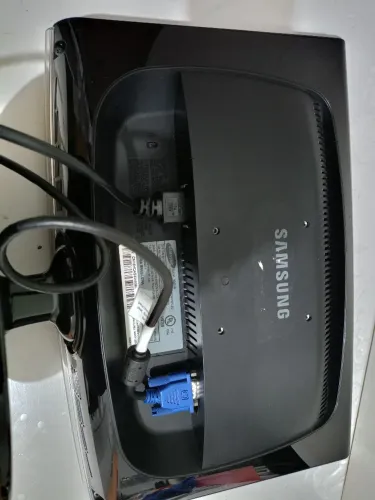 Monitor Samsung syncMaster 633nw 15,6 polegadas