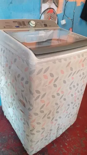 Vende se uma máquina de lavar roupa