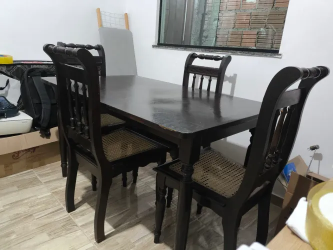 Mesa madeira com 4 cadeiras assento em palhinha