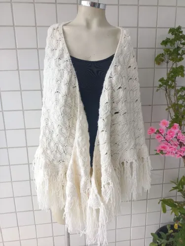 Xale / Poncho Feminino em Crochê Off White com Franjas | em Ótimo Estado