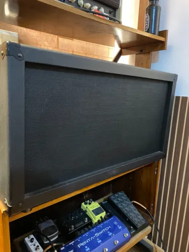 Caixa 2x12 com v30 e g12t-75 ingleses