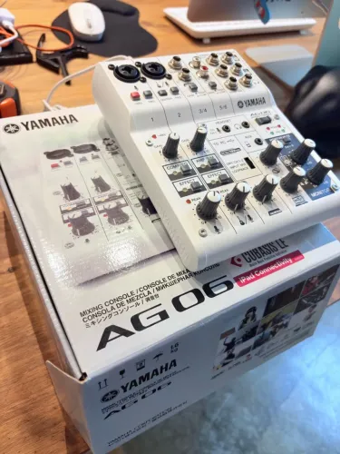 Mesa Yamaha AG06 perfeita