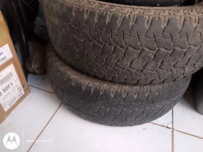 Vende se dois peneus marca kumho 205/60 aro 16 