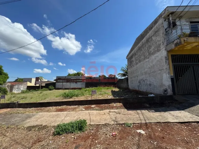 Procurando terreno comercial? Este fica em ótima localização