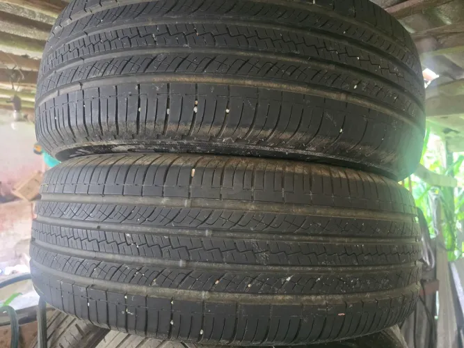 4 Pneus semi novos 225 60 R18