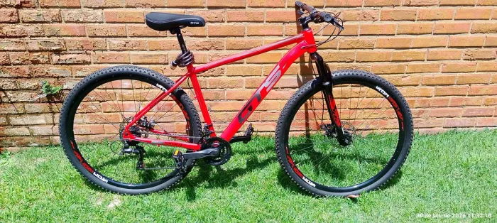 Bicicleta semi nova pouco usada