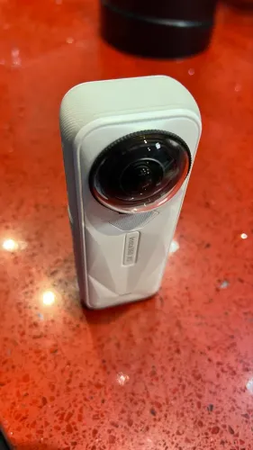 Insta360 x5