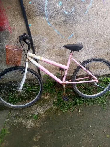 Bicicleta de passeio com cestinha 