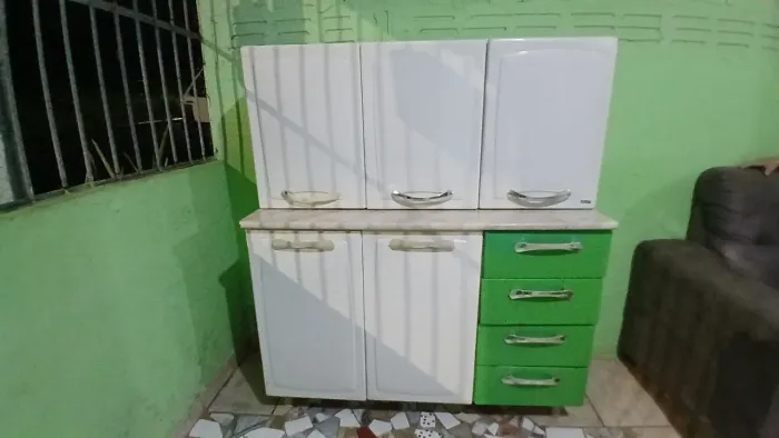 Vendo esse balcão com o armario