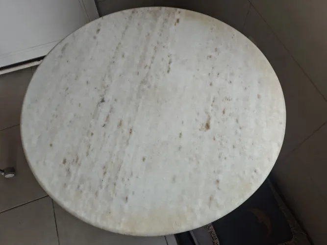 Tampo de mesa em mármore