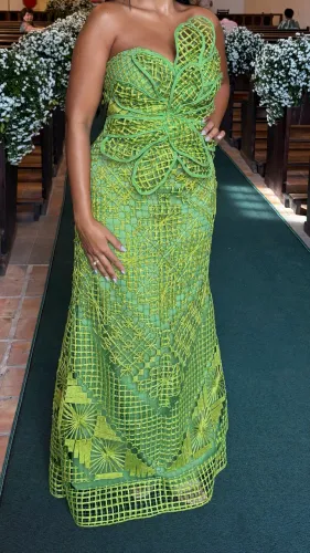 Vestido de FILÉ, para festa ou casamento.