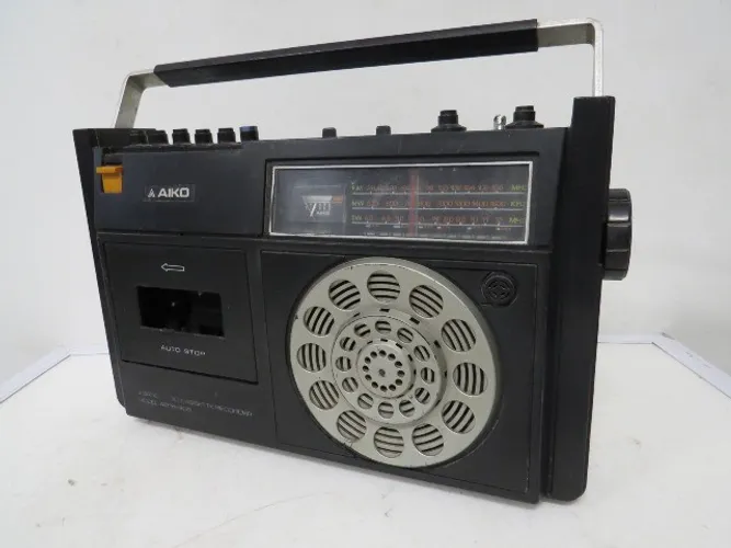 radio antigo aiko