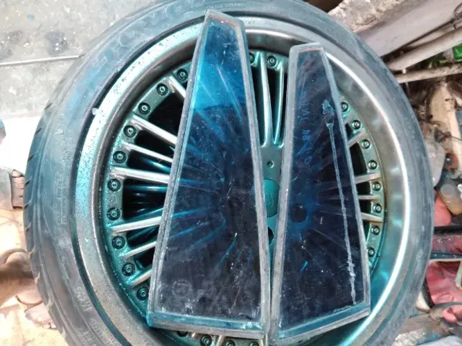Vidro Da Coluna Da Porta Traseira Do Santana 1987 4 Portas