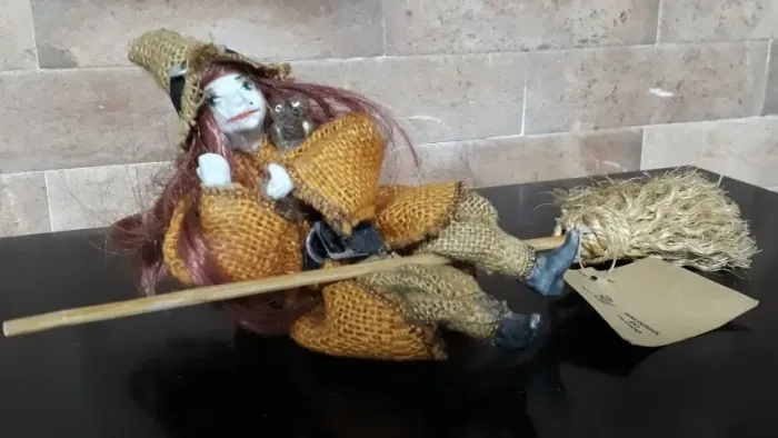 Peça decorativa - Bruxinha do Pedido