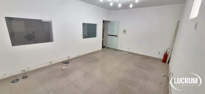 Excelente sobreloja comercial para alugar no Edifício Esmeralda Tijuca, Rua Conde de Bonfi