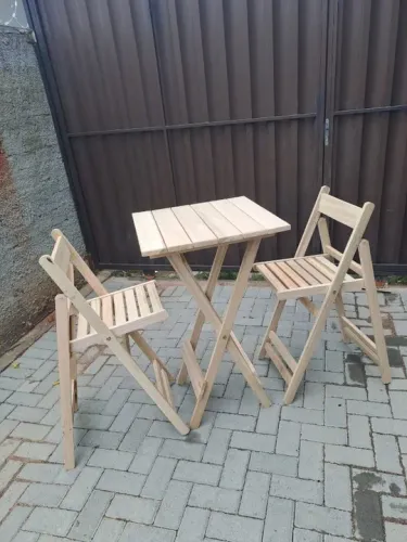Conjunto de mesa Bistro de eucalipto com 2 Banquetas