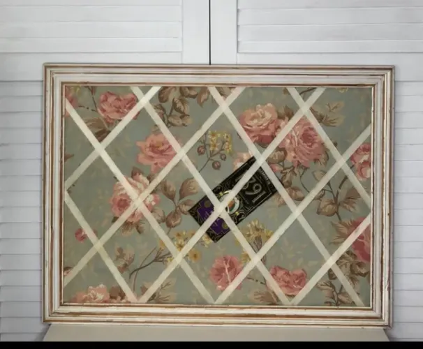 quadro de fotos tok stok, em tecido de brim acolchoado estampado floral azul e rosa