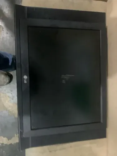 Tv LG com defeito não liga tela arranhada no meio Fotos reais 
