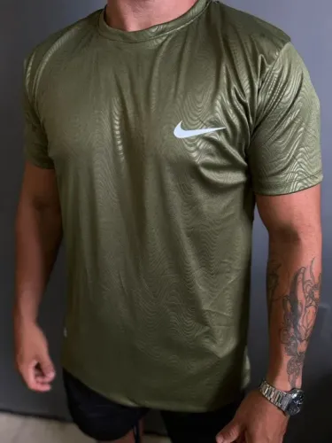 Camiseta Nike Verde Militar Drifit efeito 3D