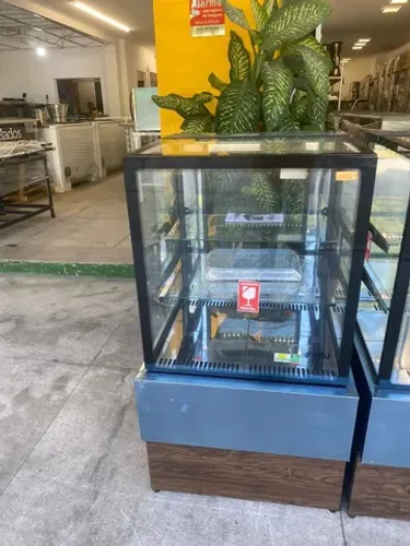 Balcão refrigerado para tortas e sobremesas linha luxo ar forçado tamanho 0,70 marca iglu 