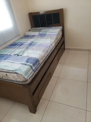 Cama solteiro com cama auxiliar e gavetas