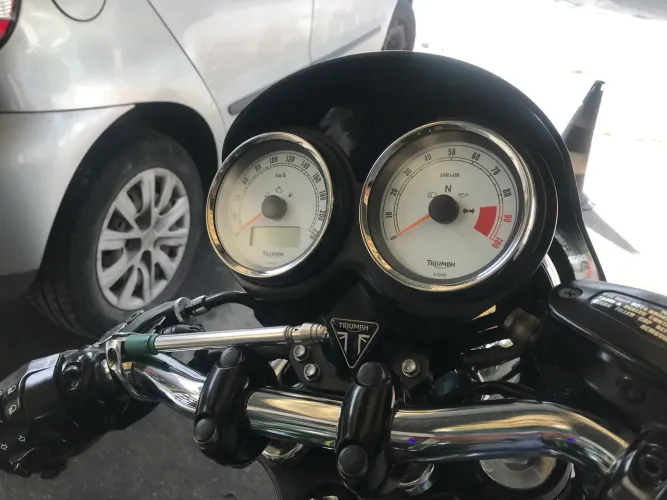 Thruxton 900 vendo ou troco
