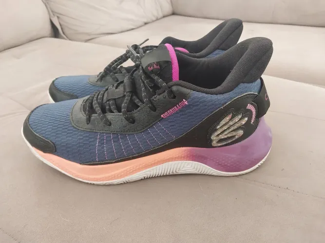 Tênis curry under armour CZ7