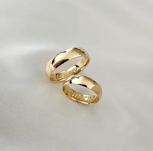 Par de Alianças de Casamento em Ouro 18k com Nomes Gravados
