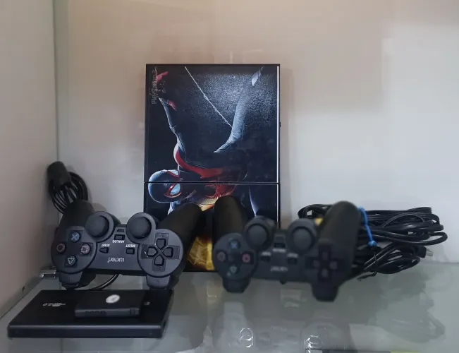 Playstation 2 com 2 controles + HD com jogos 