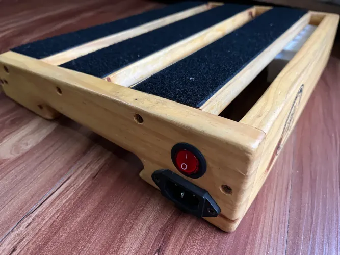 Pedalboard de madeira 35x25