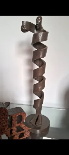 Escultura Isabel Miramontes REVELAÇÃO 