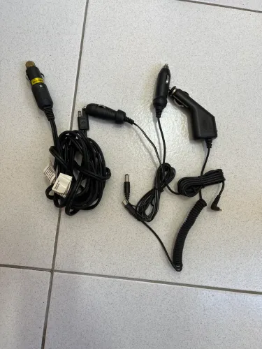 Lote com 4 carregadores veiculares
