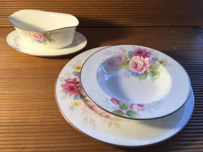 Aparelho de jantar e chá - porcelana Noritaque