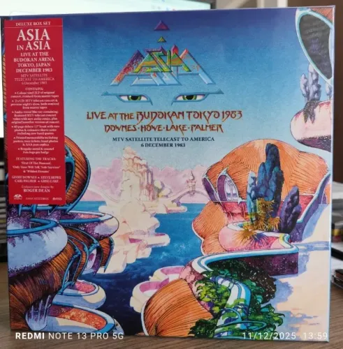 BOX LP Asia - Live At Budokan Tokyo 83 (2 LPs + 2 CDs + Blu-Ray) - Importado - Lacrado