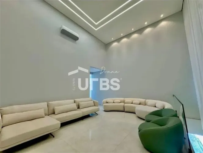 Casa térrea à venda na Primeira Etapa, 4 quartos, 3 suítes, 4 vagas, fundo para mata.