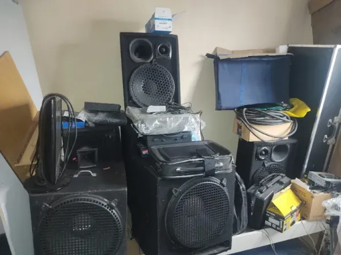 SOM  COMPLETO PARA IGREJA EVENTOS  ACEITO MOTO COMO ENTRADA SALAO DE  FESTA ETC   NITEROI