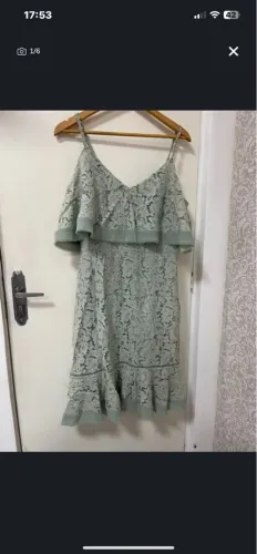 Vestido de renda verde com babados LE LIS BLANC