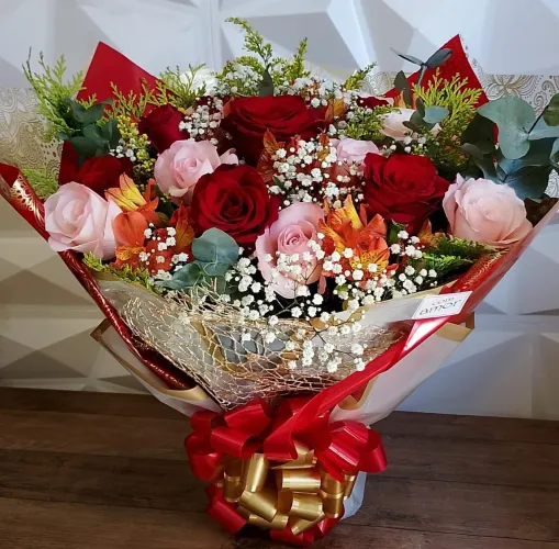 Buquê com 20 rosas