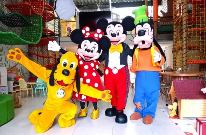 Mickey Minnie turma personagens vivos cover animação festas