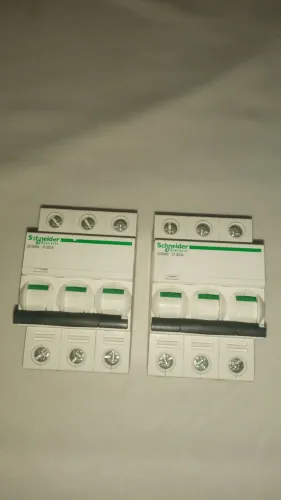 Disjuntor Schneider tripolar de 32ap.