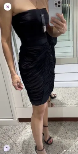 Vestido preto de festa