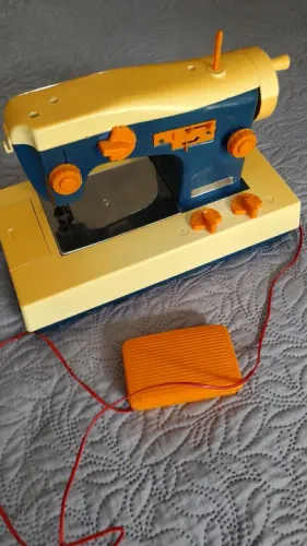 Máquina de Costura de Brinquedo Estrela anos 80