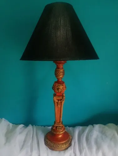 Antigo e grande abajur / luminária de mesa em madeira <br>