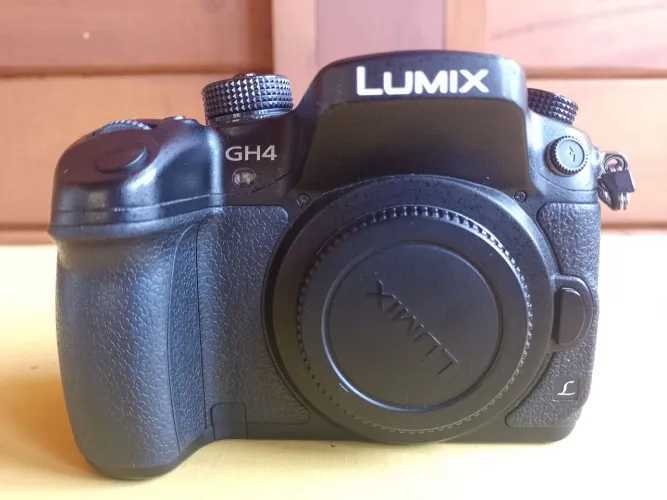 Câmera Panasonic Lumix GH4 Mirroless