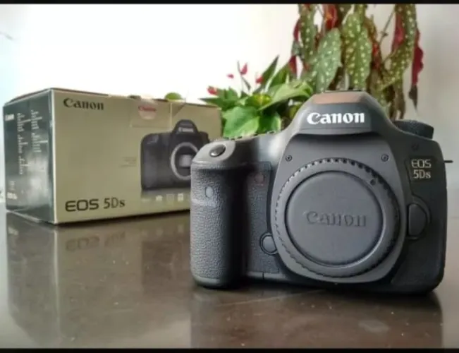 Canon EOS 5DS - Câmera DSLR Profissional