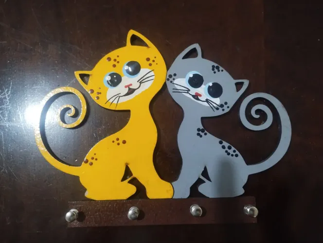 Porta-chaves em MDF com gatos