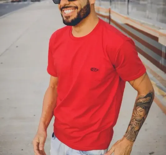 Camiseta algodão vermelha (vários tamanhos)