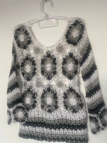 Blusa em crochê trabalhado